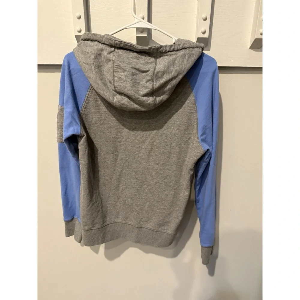 Nike University Of North Carolina Tar Heels Women's Small Sweatshirt